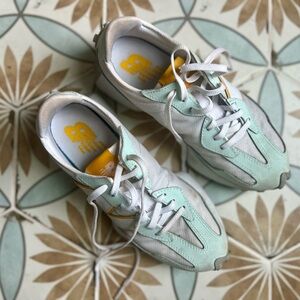 New Balance 327